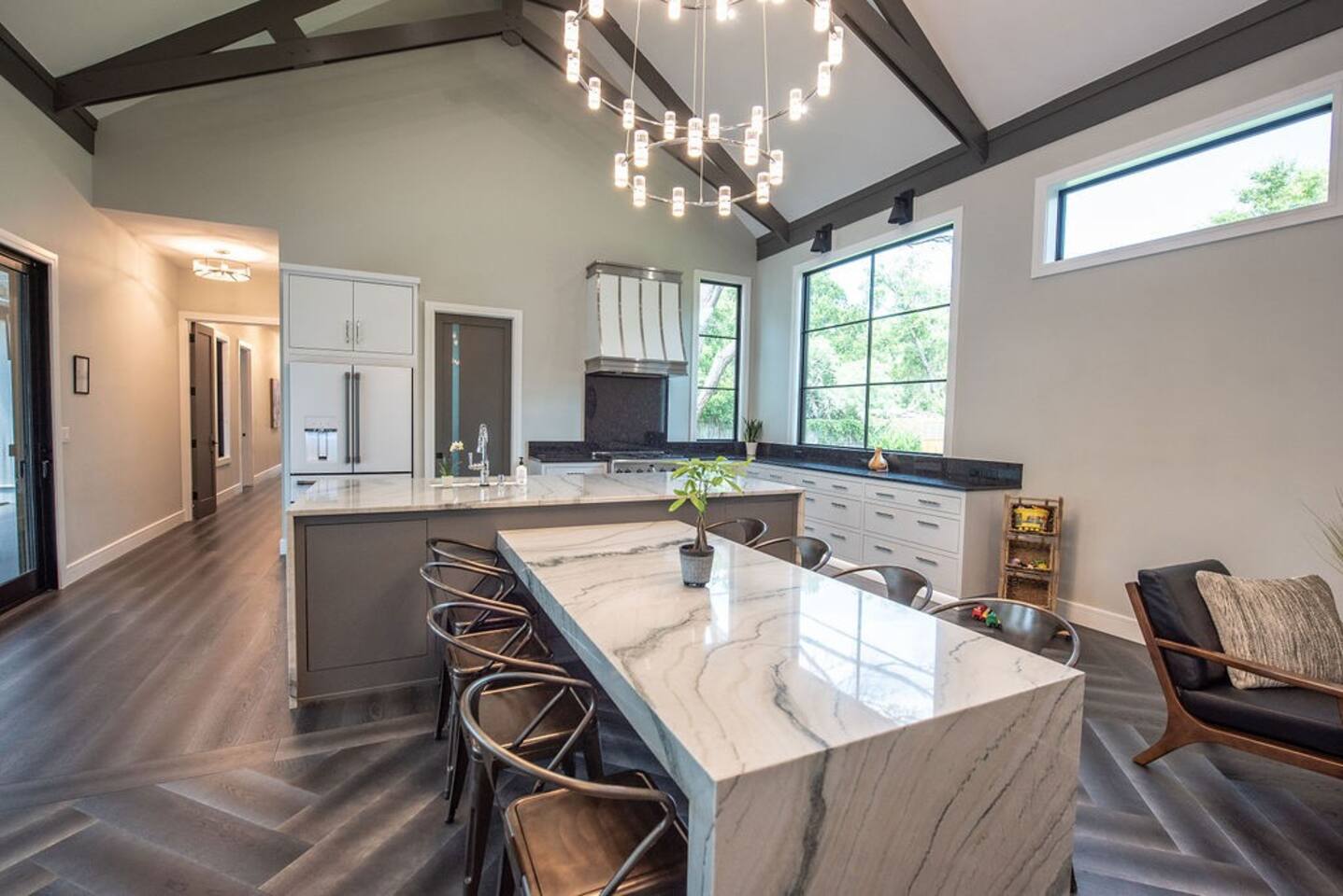 Kitchen with clean lines and sleek modern design